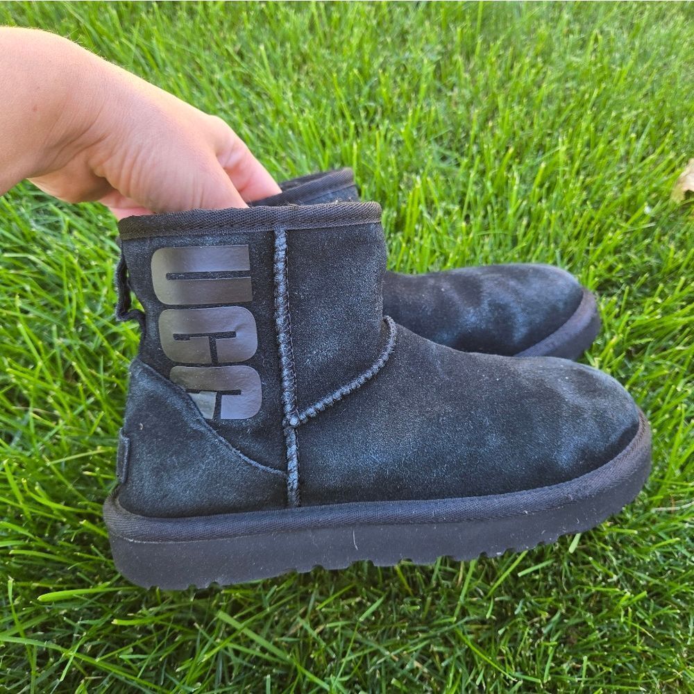 UGG Logo Patch Slip-On Ankle Boots size 7 37
